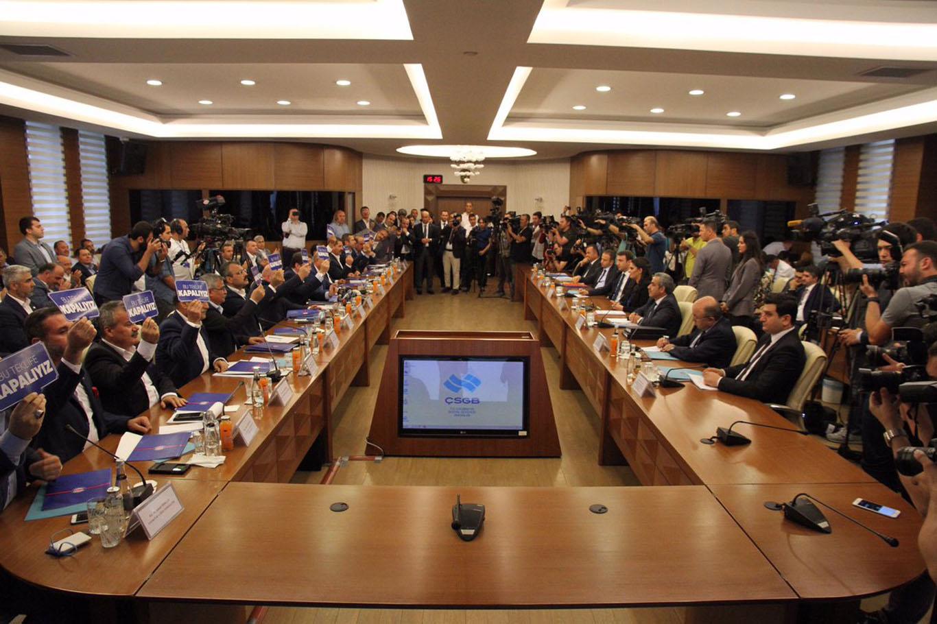 Hükümet memur maaşları için teklifini sundu Hükümet memur maaşları için teklifini sundu